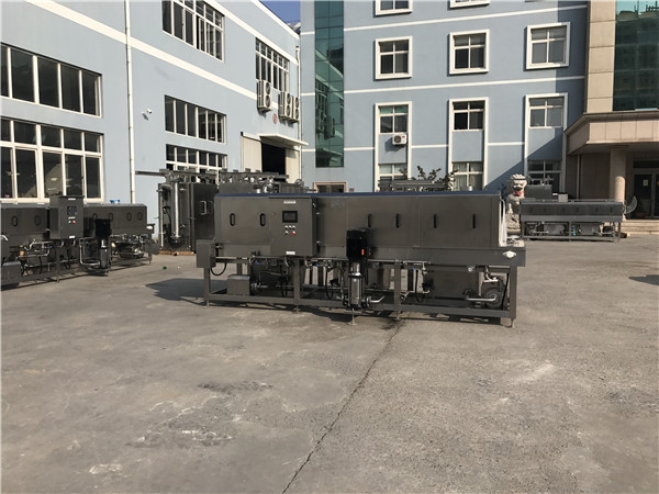 塑料筐清洗機，物料筐清洗機，周轉(zhuǎn)箱清洗機